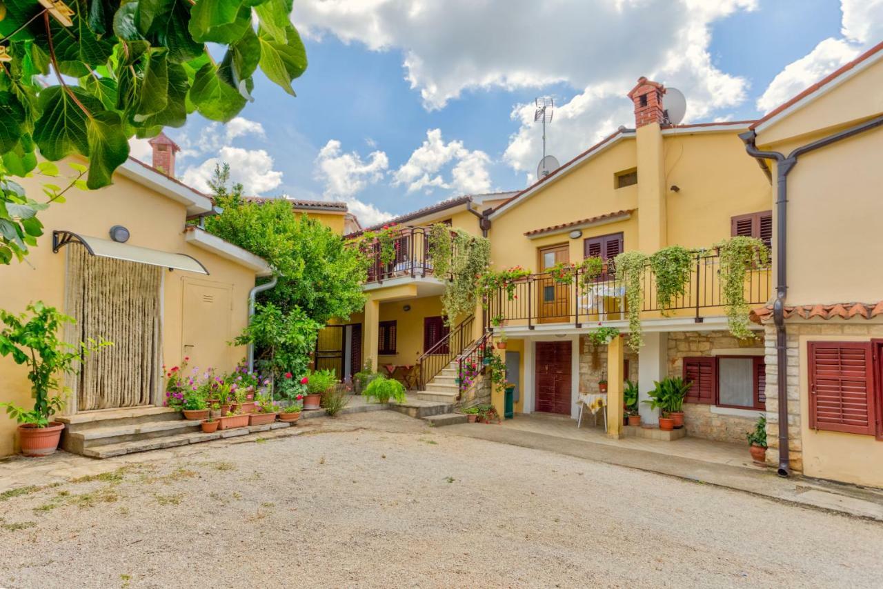 Apartments Redenta Tar-Vabriga エクステリア 写真