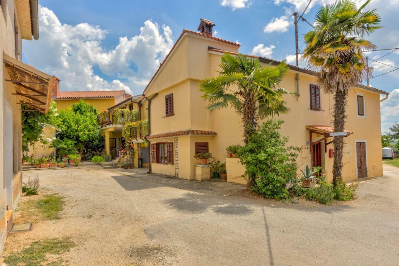 Apartments Redenta Tar-Vabriga エクステリア 写真